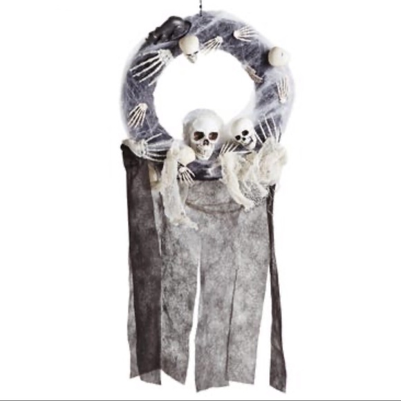 🎃 Pier 1 Wreath 19” Skeleton Skull & Hands Mesh - Picture 1 of 8